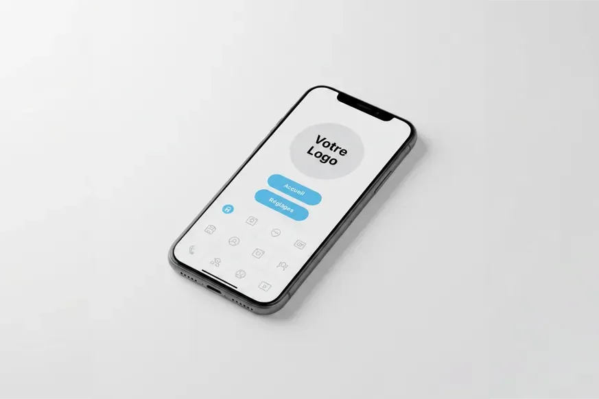 Un smartphone noir posé sur un fond blanc, affichant une application avec un logo "Votre Logo".